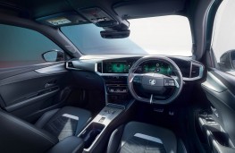 Vauxhall Mokka 2025 cockpit